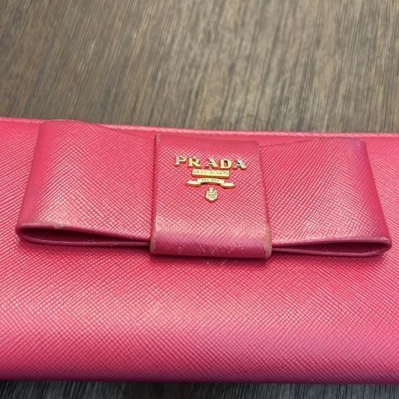 Authentic Pink Prada 3/4 zip wallet with bow! - Picture 3 of 12